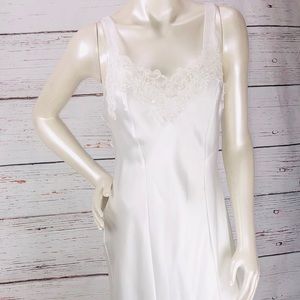 NWT! Linea Donatella White 👰 Night Gown Size M